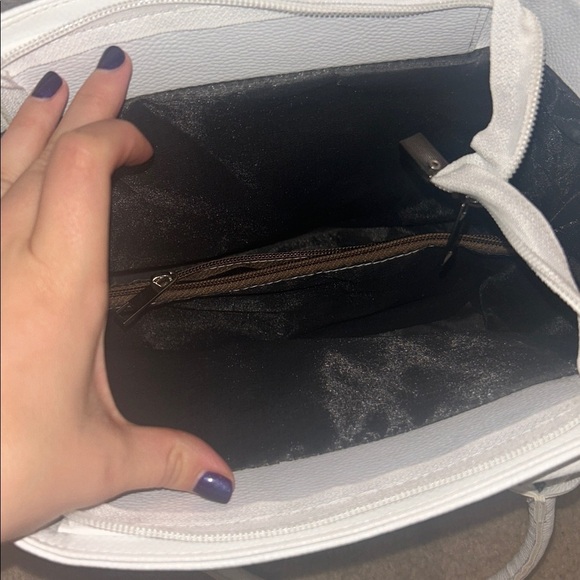 Guess Vintage Elegant White large Handbag / Tote Book Bag purse Faux Leather - Picture 9 of 14